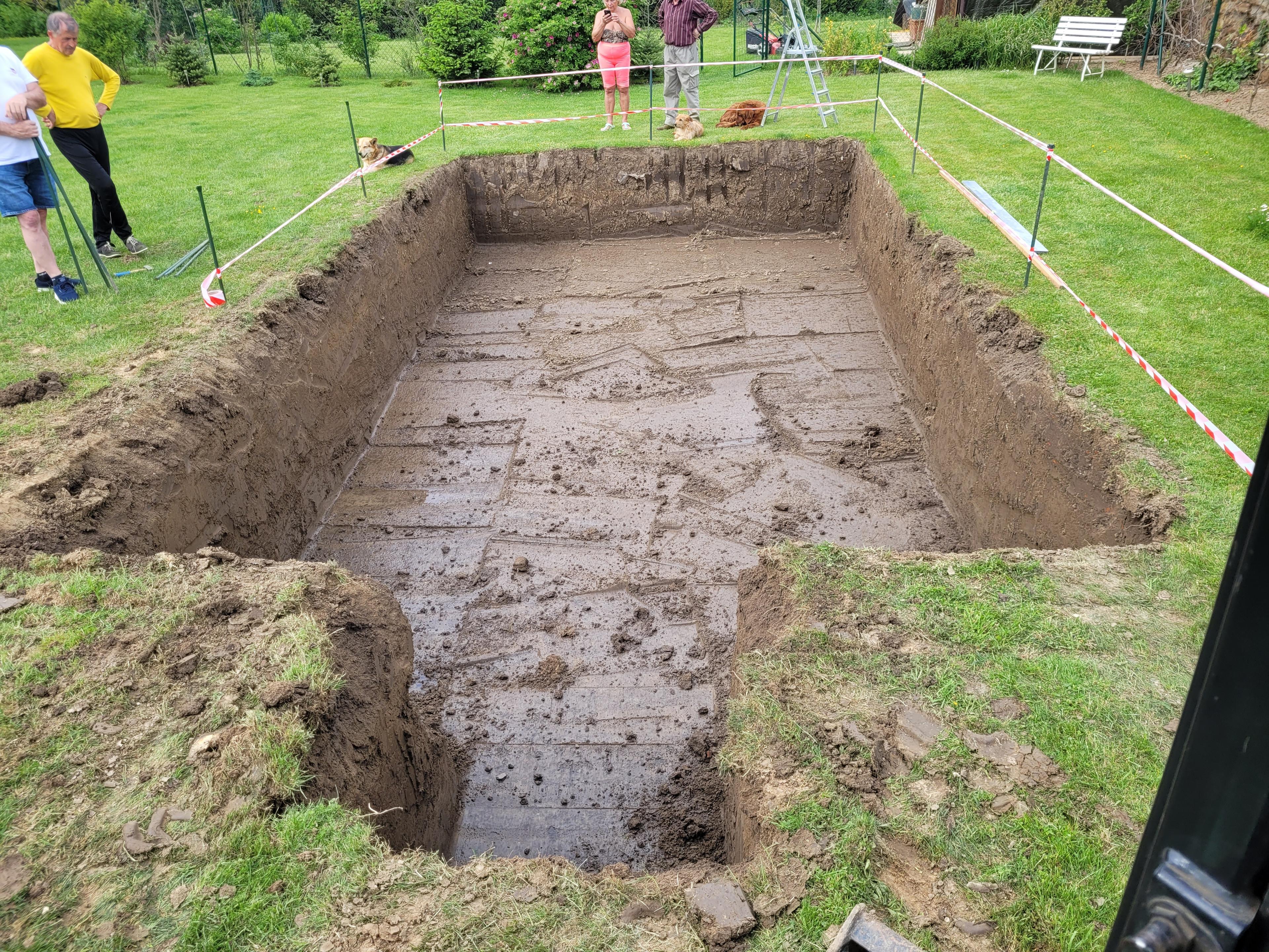 Minibager pri výkope základov